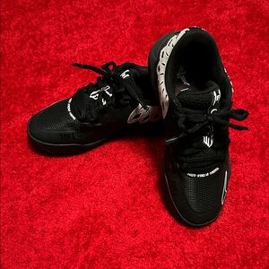 Stylish Puma Black and White Kids Sneakers Sz 5